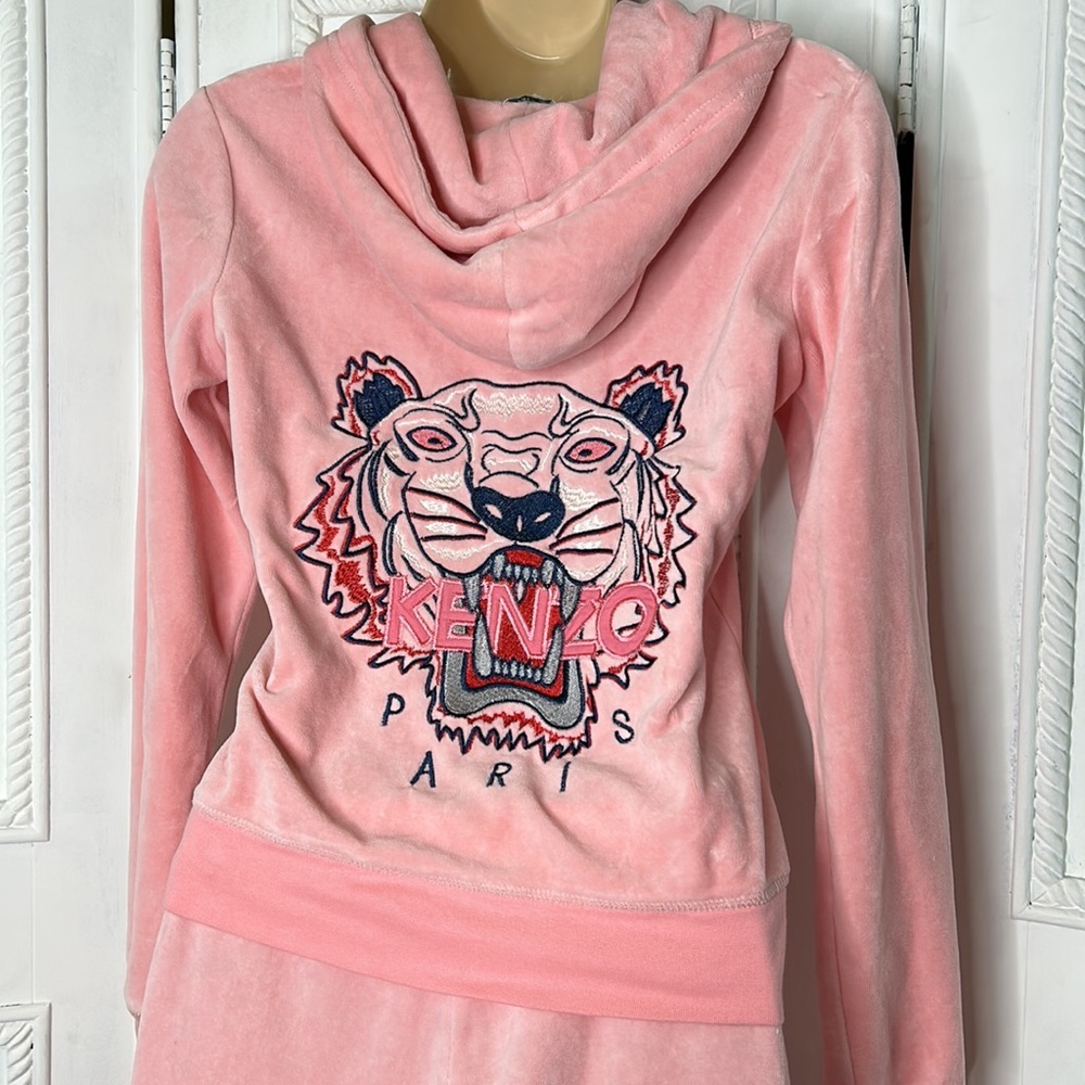 light pink Y2K athleisure girlies velour sweatshirt and joggers pockets set